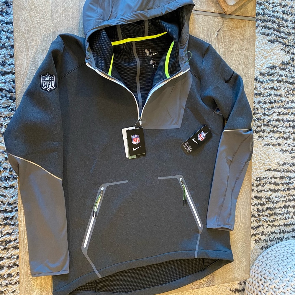 Men’s Nike NFL Official on field Team Performance fleece hooded jacket large